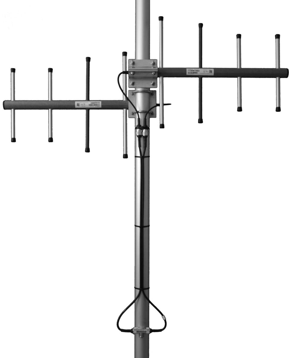 CompleTech CA140F2+ - directional end fire yagi array - Frequency range: 135-145 MHz - Gain: 7 dBi - Polarization: vertical/horizontal - Connector: N-/TNC-female - VSWR: <1.5 - Radome: ABS/FG PU foam - Radiator material: copper - Mounting: 35-60  mm diameter pole - Wind load: 342 N